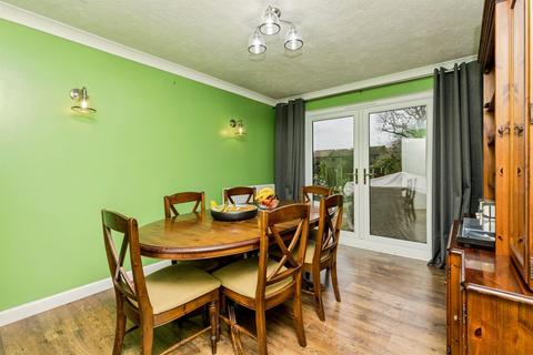 4 bedroom detached house for sale, Chestnut Close, Burgess Hill