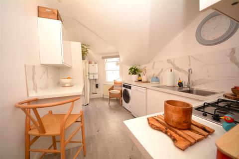 undefined, Kings Avenue, Muswell Hill, N10