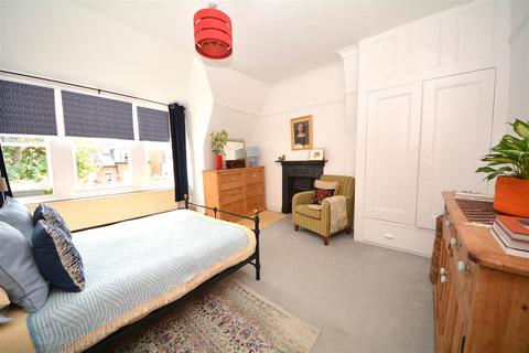 undefined, Kings Avenue, Muswell Hill, N10