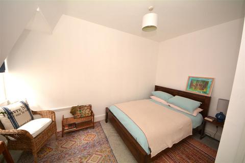 undefined, Kings Avenue, Muswell Hill, N10