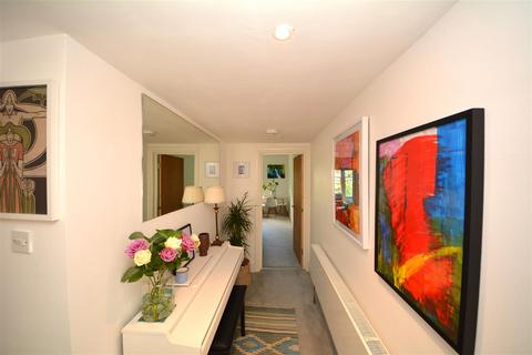 undefined, Kings Avenue, Muswell Hill, N10