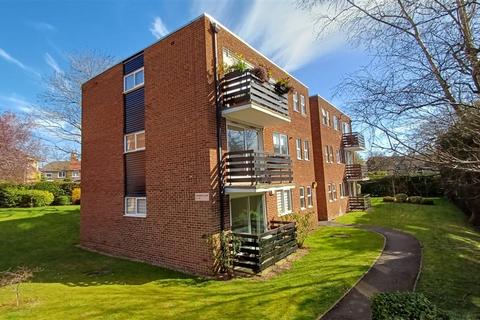 2 bedroom flat for sale, Parkmore Close, WOODFORD GREEN