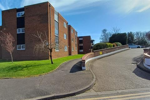 2 bedroom flat for sale, Parkmore Close, WOODFORD GREEN