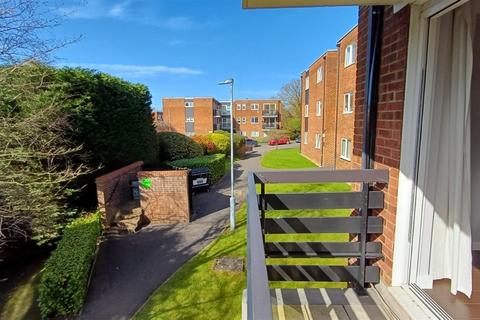 2 bedroom flat for sale, Parkmore Close, WOODFORD GREEN