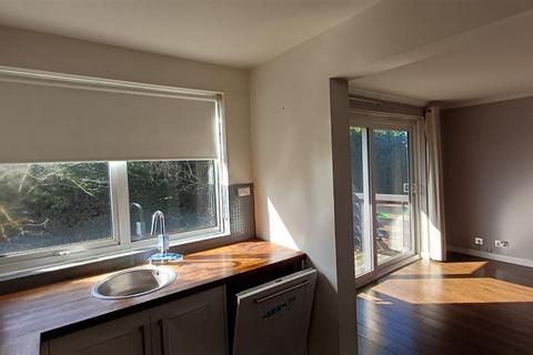 2 bedroom flat for sale, Parkmore Close, WOODFORD GREEN