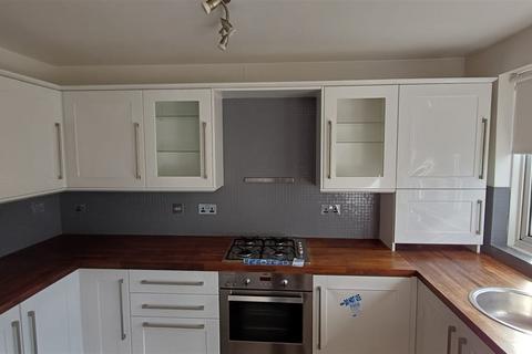2 bedroom flat for sale, Parkmore Close, WOODFORD GREEN