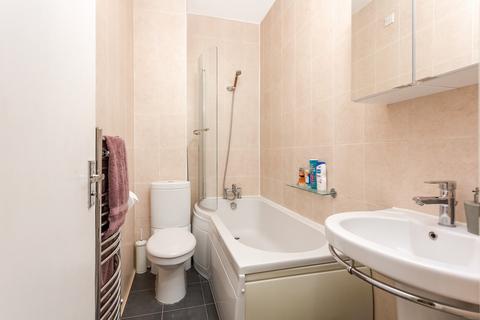 2 bedroom flat to rent, Freegrove Road, London, N7