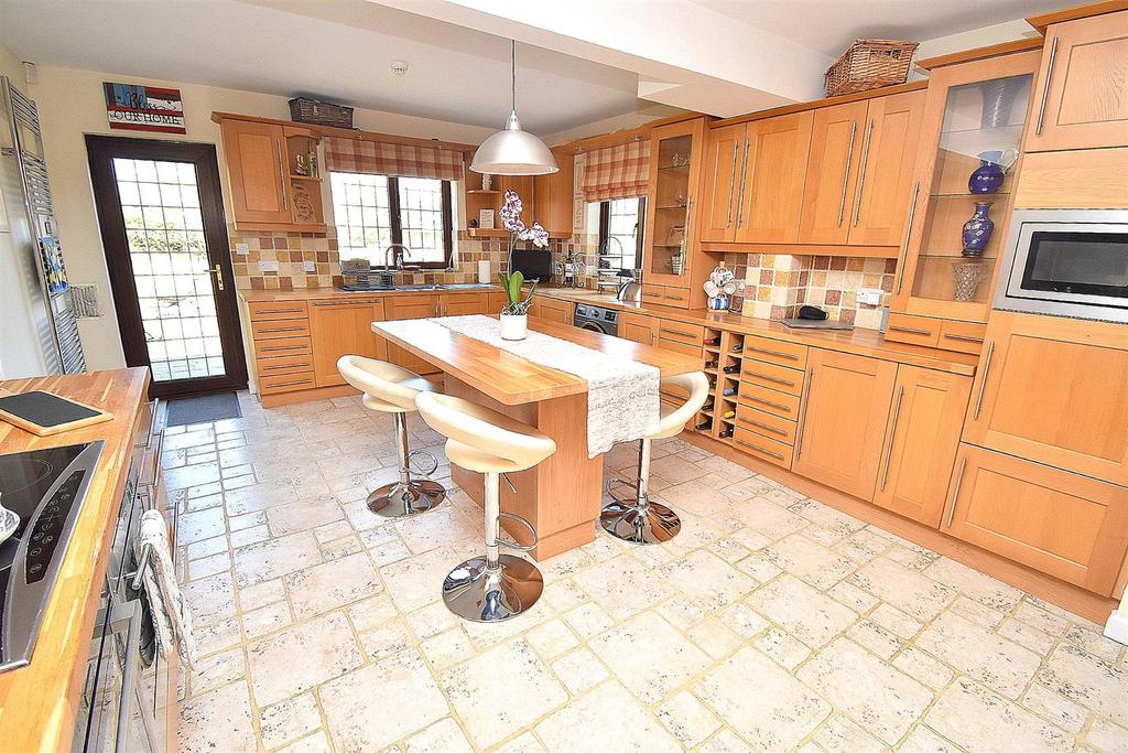 Kitchen 4.jpg