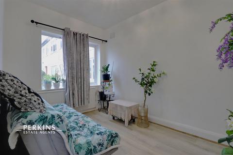 undefined, Greenford, UB6