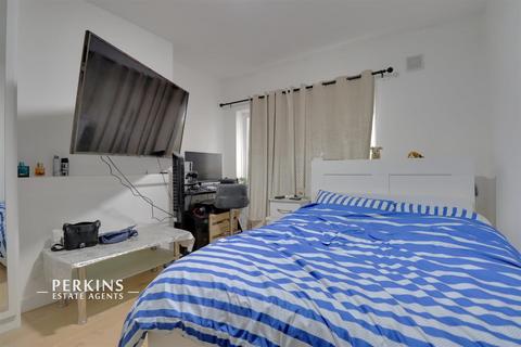 undefined, Greenford, UB6