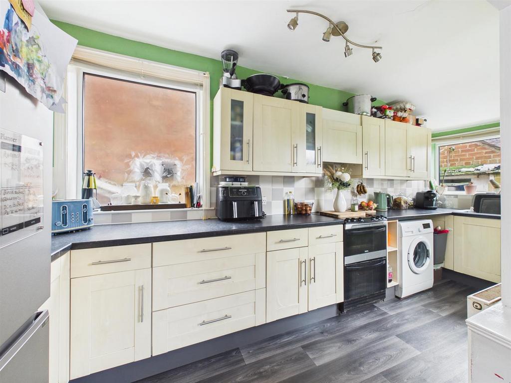 Kitchen: