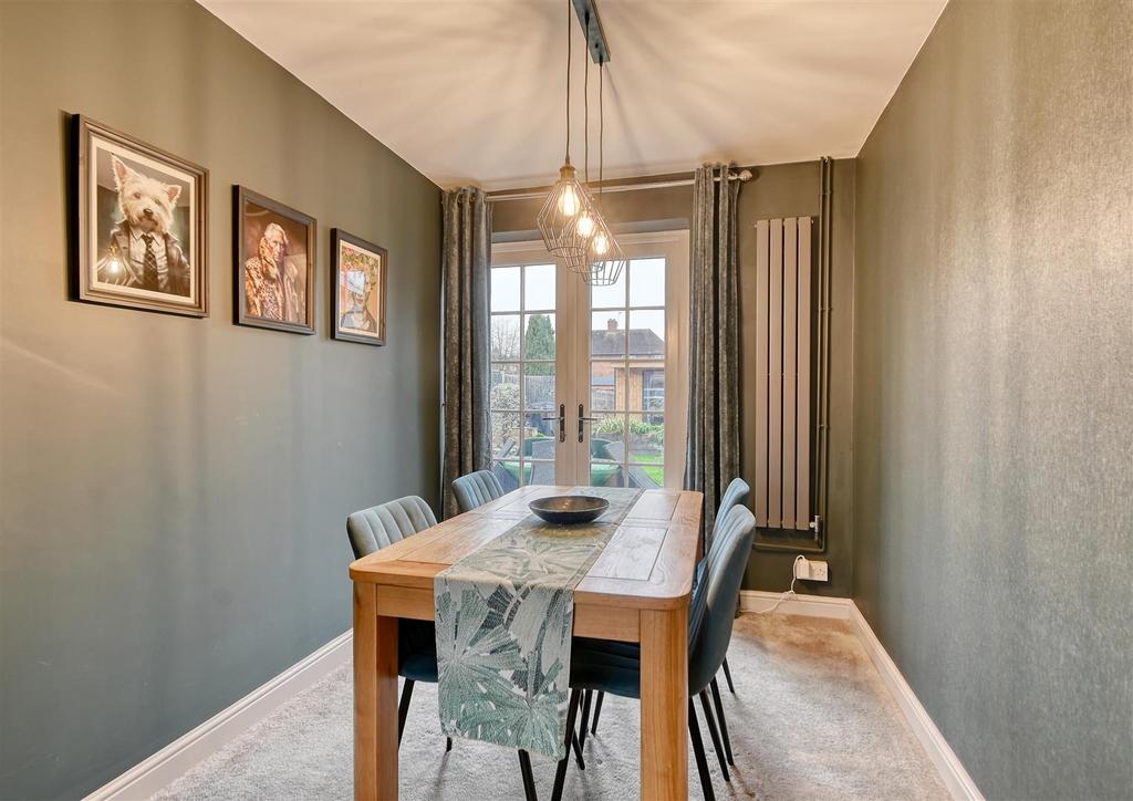 7 Woodberry Close-3.jpg