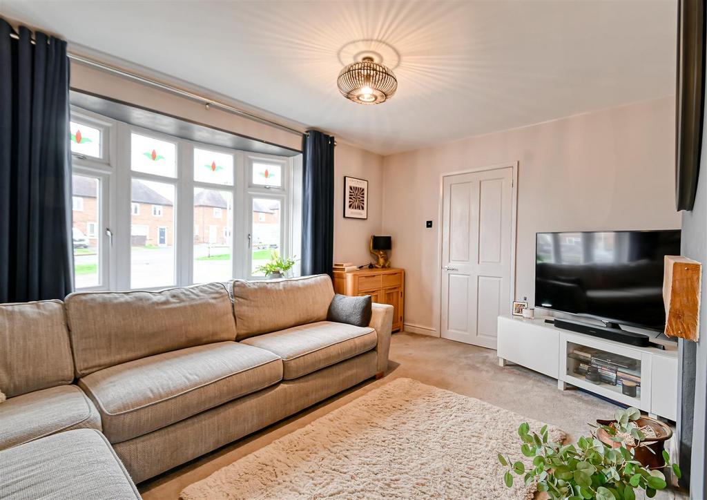 7 Woodberry Close-4.jpg