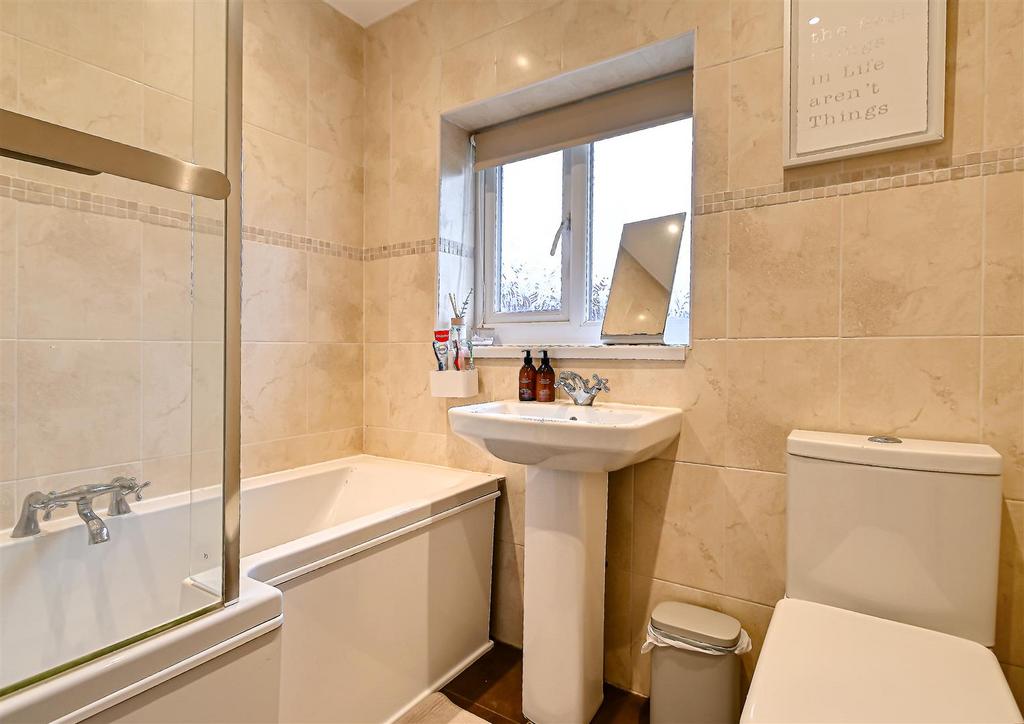 7 Woodberry Close-10.jpg
