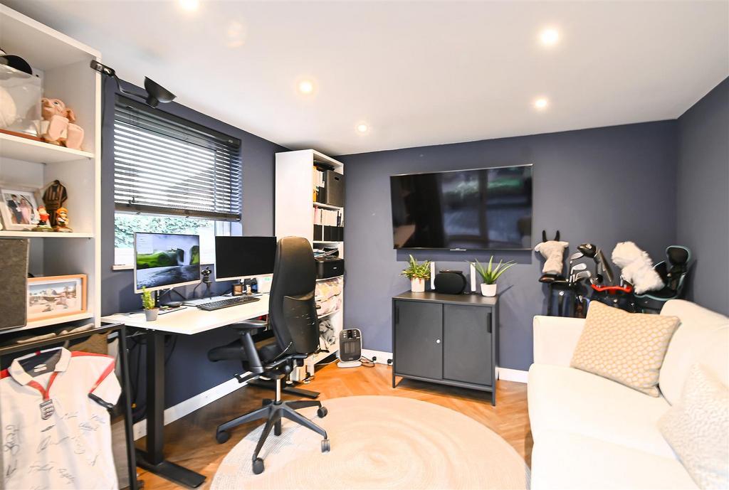 7 Woodberry Close-1.jpg