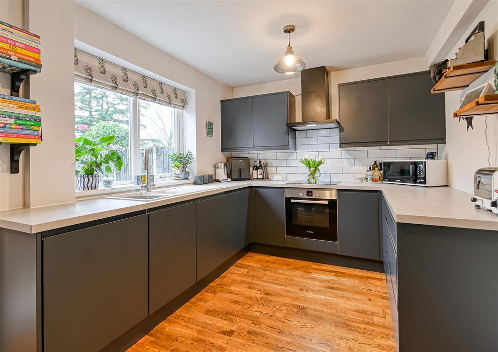 7 Woodberry Close-7.jpg