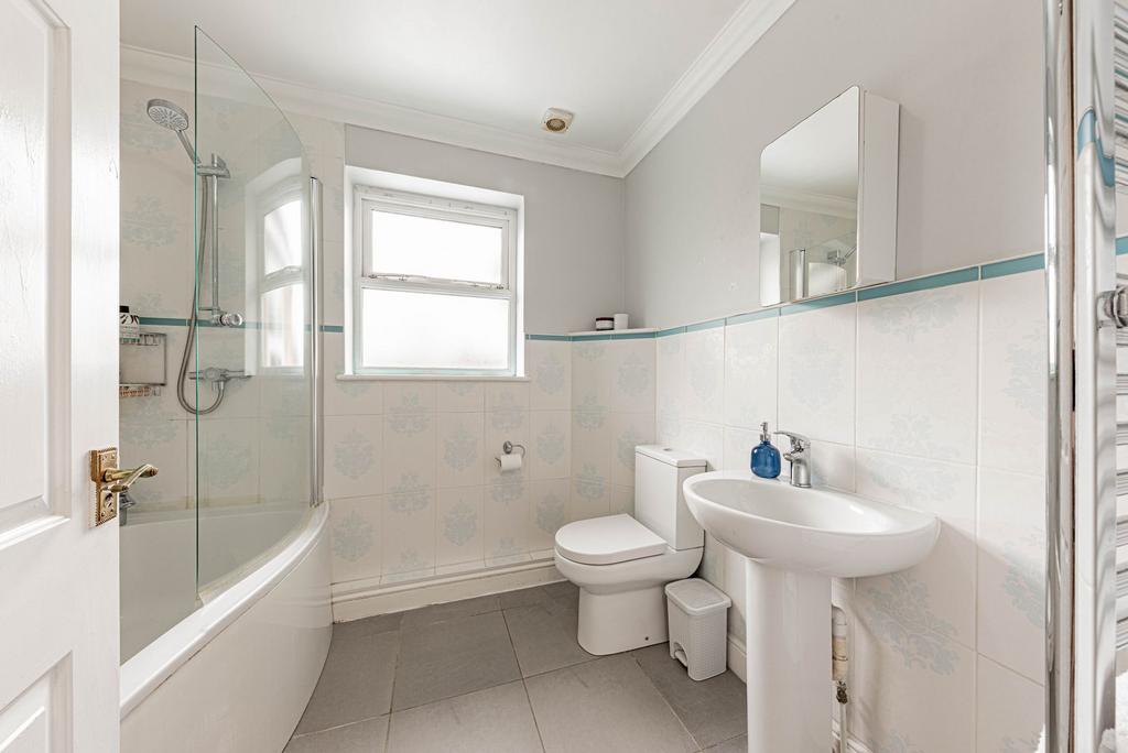 Bathroom W.C (1)