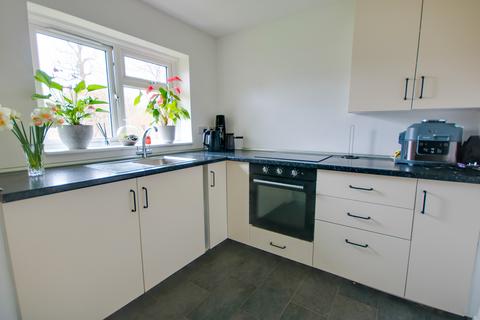 2 bedroom flat for sale, TWO DOUBLE BEDROOMS! MODERN KITCHEN! UTILITY ROOM!