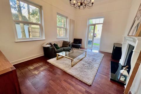 2 bedroom flat to rent, Manor Road, Bournemouth, BH1