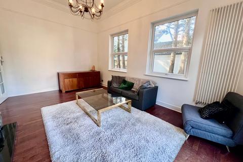 2 bedroom flat to rent, Manor Road, Bournemouth, BH1