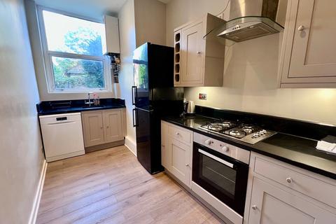 2 bedroom flat to rent, Manor Road, Bournemouth, BH1