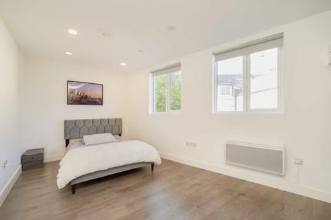 undefined, Finchley Road, London NW3