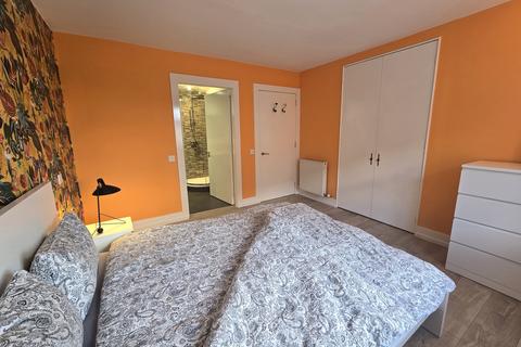 2 bedroom flat to rent, Johns Place, Edinburgh EH6