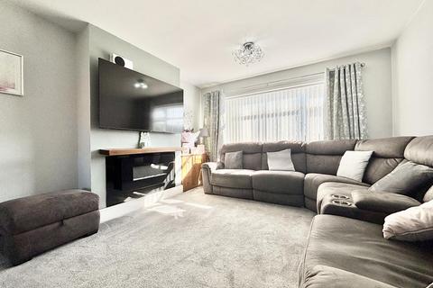 4 bedroom semi-detached house for sale, Grange Avenue, Garforth, Leeds, LS25