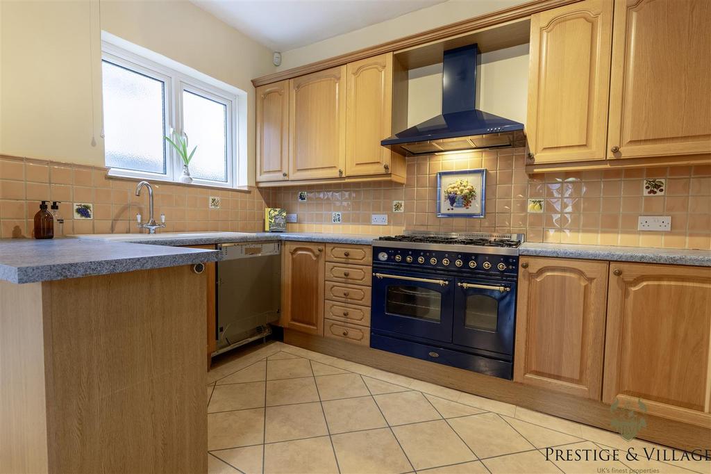 Kitchen / Breakfast Room