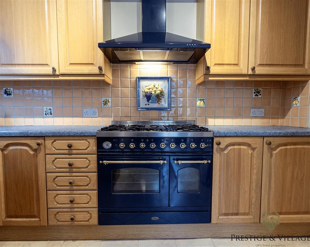 Kitchen / Breakfast Room