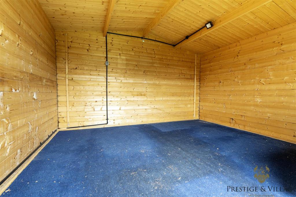 Summer House / Garden Outbuilding