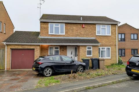 4 bedroom detached house to rent, Morrell Close, Luton LU3