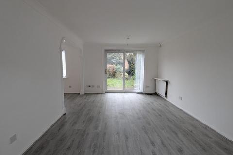 4 bedroom detached house to rent, Morrell Close, Luton LU3