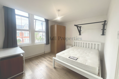 2 bedroom flat to rent, Longley Road, SW17 9LL