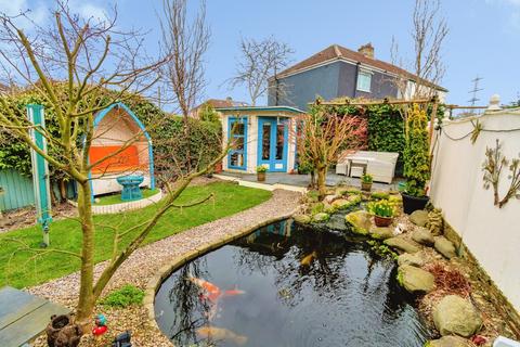 3 bedroom semi-detached house for sale, Causeway Crescent, Totton, Southampton, Hampshire, SO40