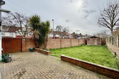 6 bedroom semi-detached house to rent, Park Road, Hounslow TW3