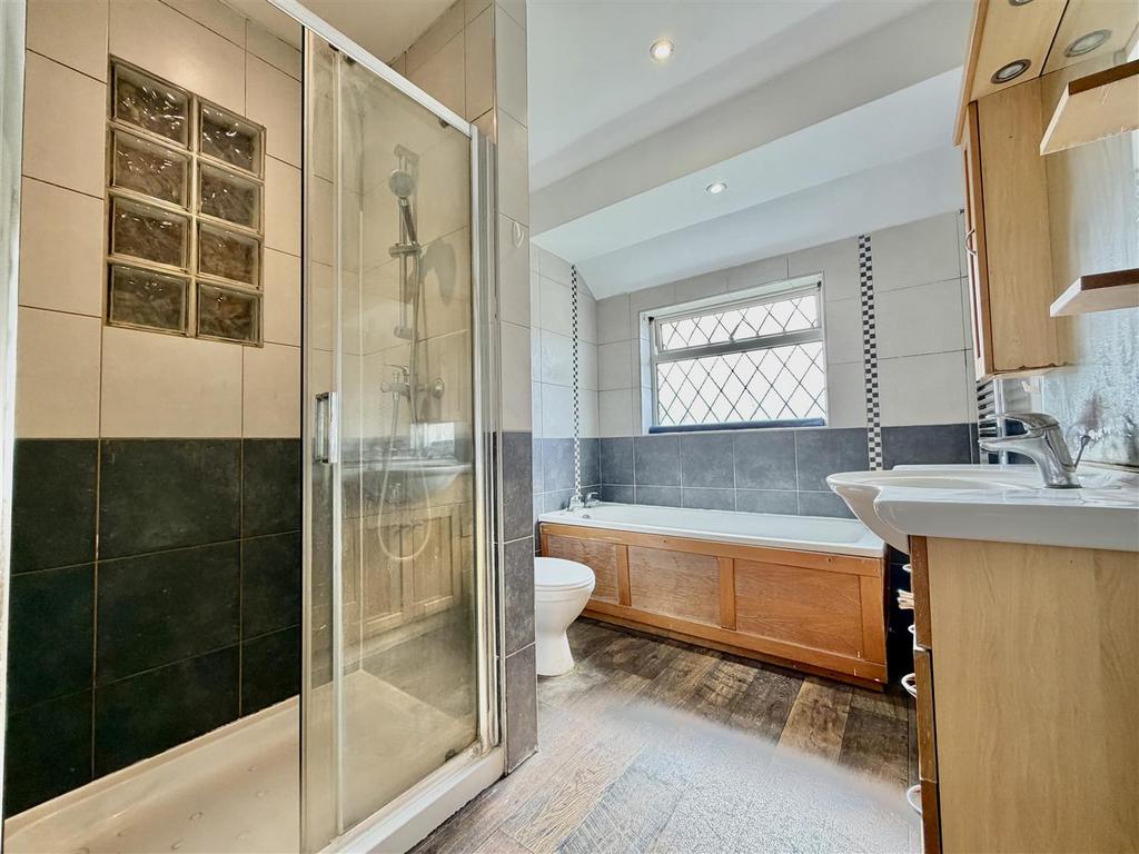 Family Bathroom/ WC