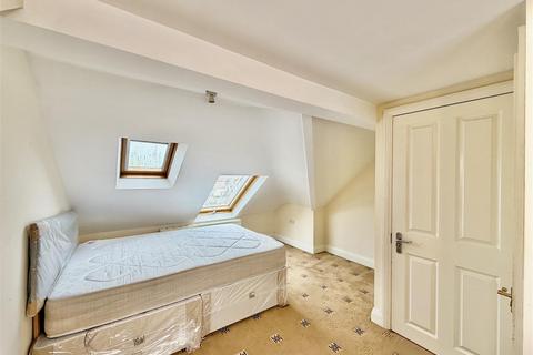 6 bedroom semi-detached house to rent, Park Road, Hounslow TW3
