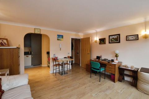 2 bedroom apartment for sale, Derwent Road, London W5