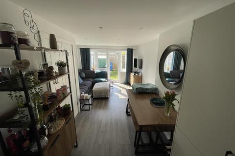 3 bedroom terraced house to rent, Boscombe Grove Road, Bournemouth