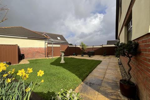 4 bedroom detached bungalow for sale, Yr Hafod, Ammanford SA18