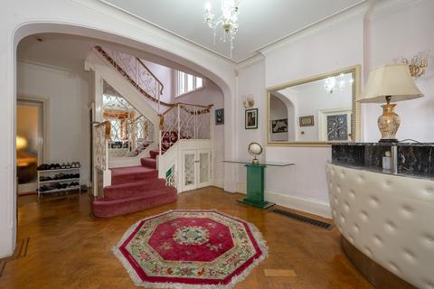 undefined, Gunnersbury Avenue, Ealing, W5