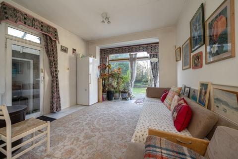 undefined, Gunnersbury Avenue, Ealing, W5
