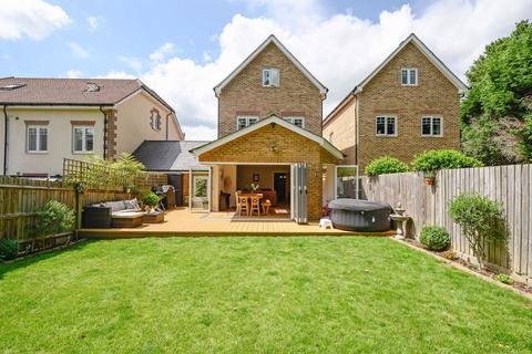 undefined, Halcyon Close, Oxshott, KT22
