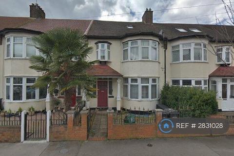 3 bedroom flat to rent, Fairlands Avenue, Thornton Heath, CR7