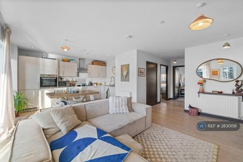 2 bedroom flat to rent, Sharleston  Court, Barking, IG11