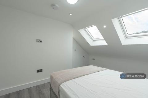 5 bedroom end of terrace house to rent, Lakehall Road, Thornton Heath, CR7