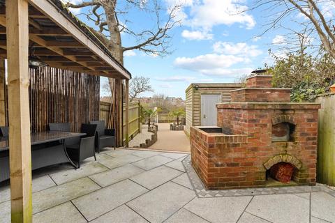 2 bedroom end of terrace house for sale, Farne Close, Hailsham