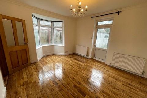 3 bedroom end of terrace house to rent, Shroffold Road, Bromley, BR1