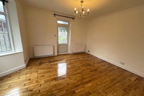 3 bedroom end of terrace house to rent, Shroffold Road, Bromley, BR1